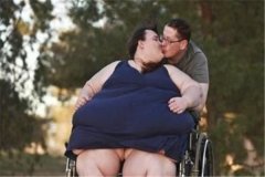 世界上最胖的人1.8吨：苏珊娜埃曼（有规律的刻意增肥）