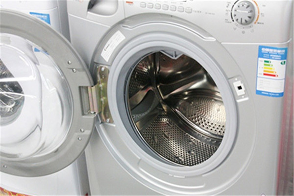 洗衣机发明者是谁：美国人汉密尔顿·史密斯（1858年发明）