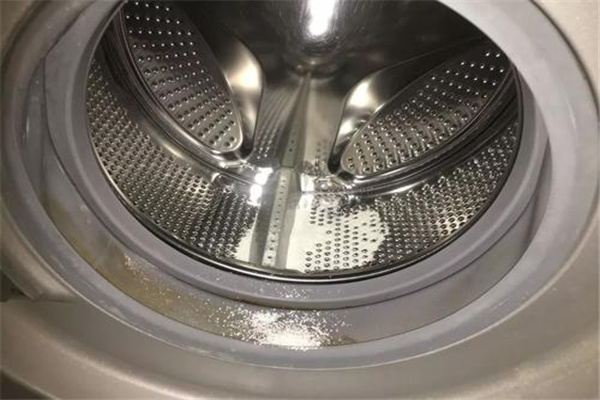 洗衣机里面的脏东西怎样清理：使用桶清洁功能（每季度一次）