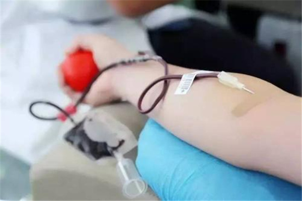 人工输血是谁发明的：1818年第一例给人输血成功案例