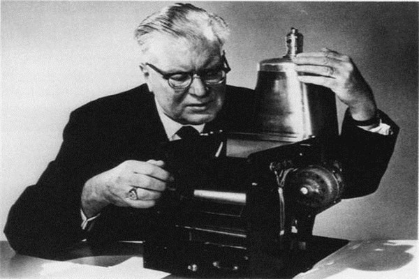 复印机发明者是谁：切斯特·卡尔森（1938年）