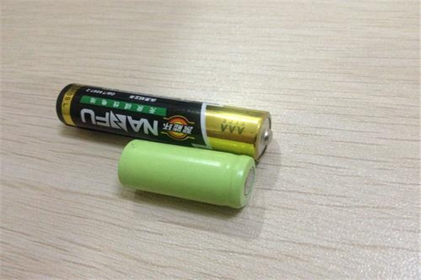电池是谁发明的：意大利人伏特（利用生物电现象）
