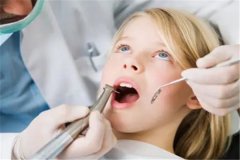 为什么会磨牙：消化不良或有寄生虫（换牙期磨牙正常）