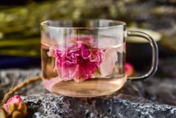 玫瑰花茶的功效与作用：对美容养颜有奇效(可以减肥瘦身)