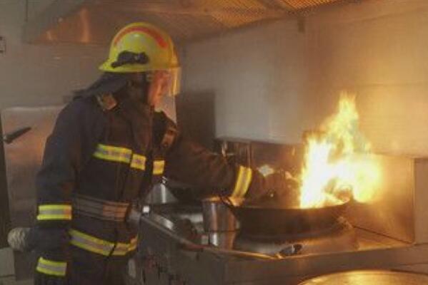厨房安全隐患有哪些：天然气泄漏极为危险(定期检查安全)