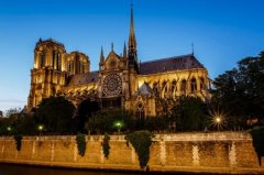 巴黎圣母院是哪国的：法国著名哥特式建筑(坐落在巴黎市中心)