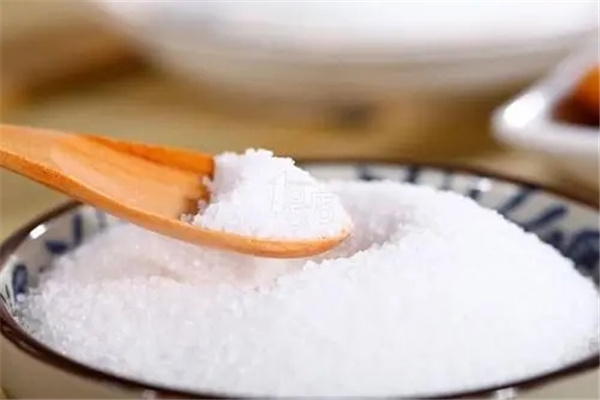 研磨盐和普通盐区别：使用和原料都不同（日常调味品）