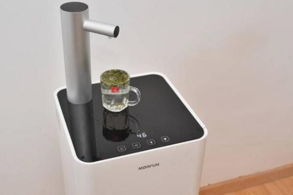 茶吧机和饮水机哪个好：茶吧机优点更多(饮水机的改良产品)