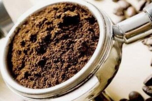 咖啡渣的用途：天然除湿剂、去污剂(用途广泛)