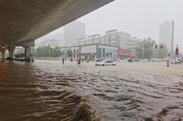 郑州特大暴雨千年一遇：小时降雨量202mm(三天下了一年的雨)