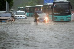 中国最大暴雨记录：24小时降雨1748.5mm(中国雨极火烧寮)