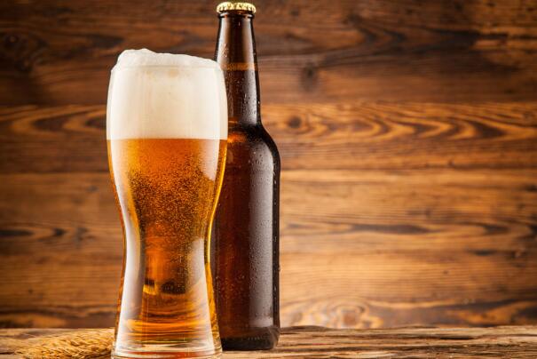 啤酒为什么有泡沫：蛋白质和二氧化碳作用(饮用更舒适)