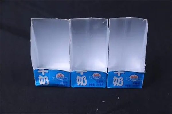 装牛奶的纸盒属于什么垃圾：可回收垃圾(分类投放垃圾)