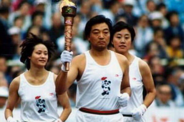 中国第一个世界奥运冠军是谁：许海峰(许海峰零的突破)
