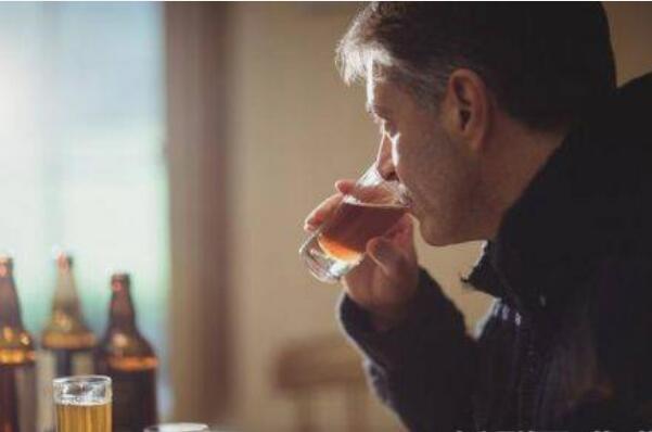 啤酒的好处和坏处有哪些：少喝防治癌症(多喝危及生命)