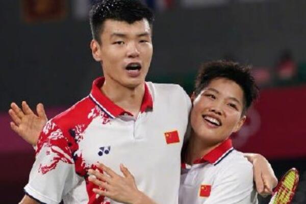第18金：黄东萍和王懿律(本届中国羽毛球队首枚金牌)