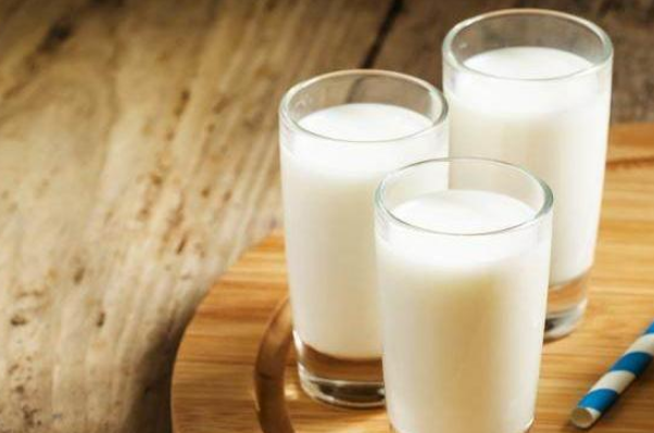 空腹不能喝牛奶谣言：牛奶三大谣言揭秘(辟谣)