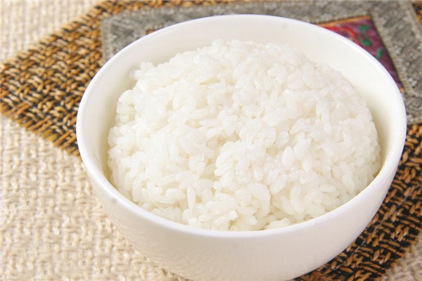 米饭的热量是多少:米饭热量算比较大的（100g米饭热量346卡）
