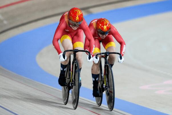第28金：钟天使和鲍珊菊(场地自行车女子团体竞速赛)