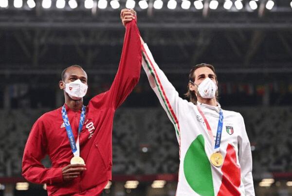 东京奥运会男子跳高双冠军：坦贝里和巴尔希姆(2米37)