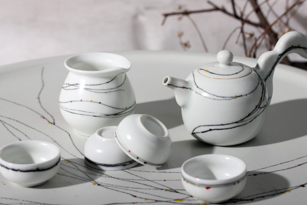 茶具应该怎么清洗：去除茶垢的四种方法(喝完茶当即清洗)