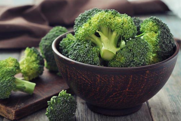 高血压最怕的6样蔬菜：菠菜降血压效果好(芹菜钙钾元素丰富)