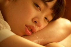 睡觉流口水是什么原因：睡觉姿势不对(或是身体患病的信号)