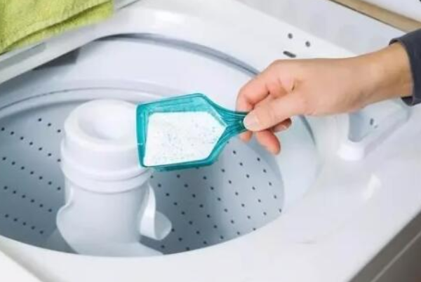 洗衣粉与洗衣液哪个洗衣效果更好：洗衣液综合优点多（价格贵）