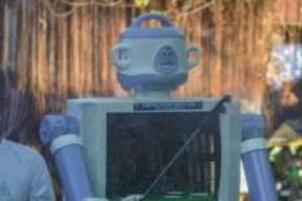 德尔塔机器人是什么：印尼村民自制机器人(送食物和消毒)