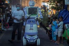 德尔塔机器人是什么：印尼村民自制机器人(送食物和消毒)