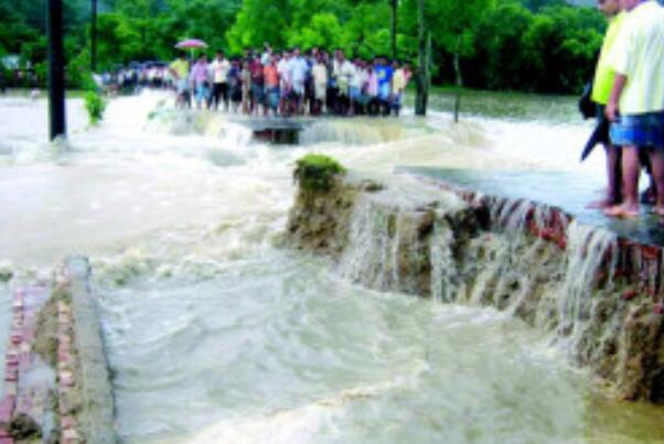 孟加拉国的特大水灾：1987年7月(造成2000多人死亡)