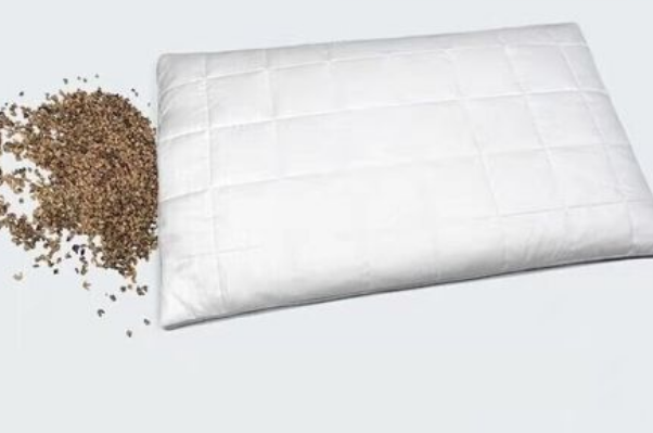 荞麦枕头的功效与作用：帮助快速入眠(荞麦皮枕头怎么洗)