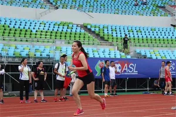 女子4x400米接力世界纪录：3分15秒（历史悠久）