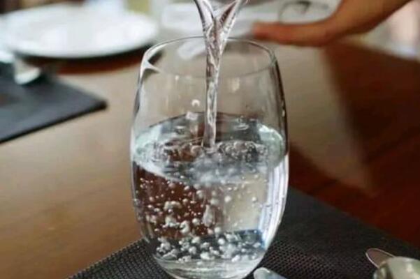 喝水太多会水中毒吗：一般不会(除非本身有疾病)
