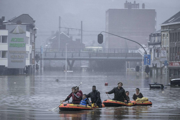 全球最吓人的大暴雨：席卷整个西欧的大暴雨(数千人失踪)