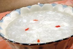 孝感米酒的吃法：米酒汤圆(米酒用糯米制作)