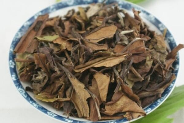 白茶的功效与作用：提神杀菌(咖啡碱等物质)