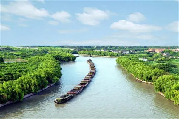 京杭大运河始建于哪个朝代：春秋时期（世界规模最大运河）