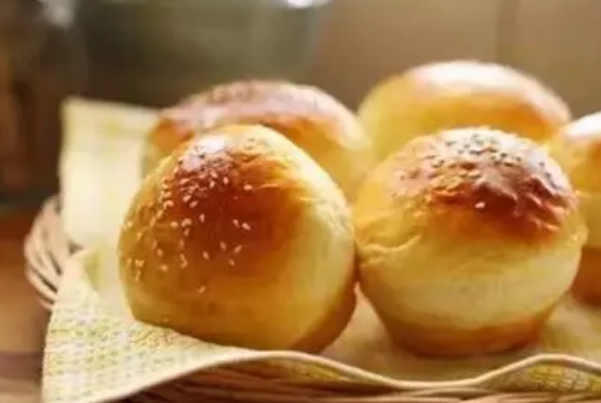 大列巴与普通面包的区别：大列巴充满嚼劲(普通面包松软香甜)