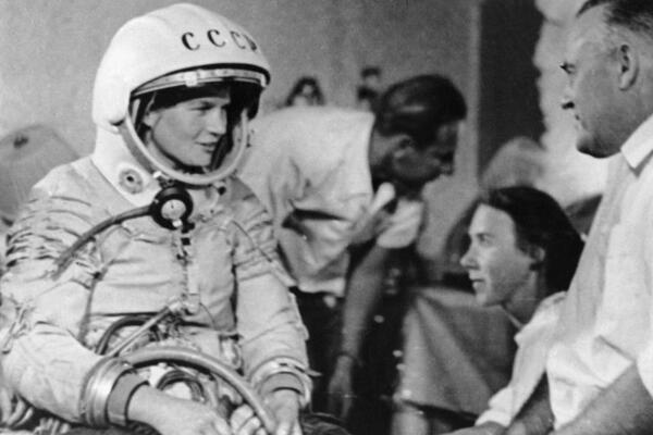 世界第一位女航天员：瓦莲金娜·捷列什科娃(苏联)