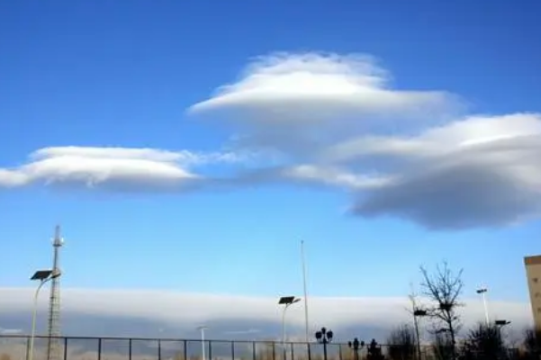 世界上最诡异的云：浪花云最好看(雨幡洞云有彩虹)
