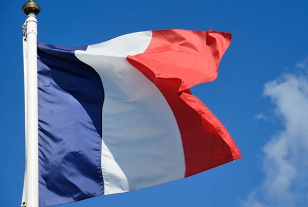 法国国旗是什么样的颜色：蓝白红(代表自由平等博爱)