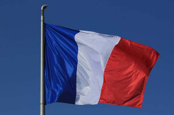 法国国旗是什么样的颜色：蓝白红(代表自由平等博爱)