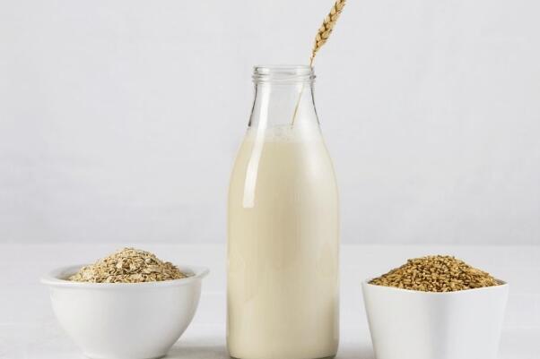 燕麦奶的功效和作用：吸收丰富膳食纤维(降低胆固醇)