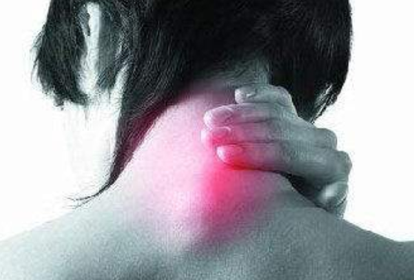 颈椎病有哪些症状：颈背疼痛、僵硬(一种常见的疾病)