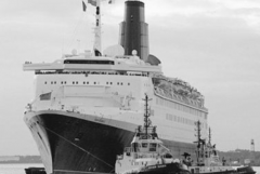 世界上最大的邮轮是什么：伊丽莎白女王2号(海上环球旅行游船)