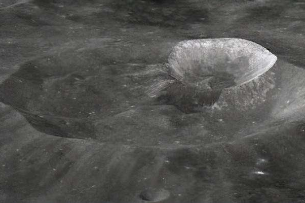 月球上的三眼女尸：传说被发现时还活着(谣言)