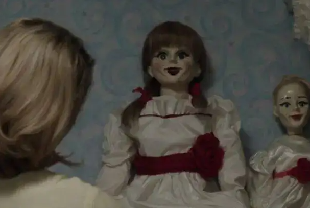 真实的安娜贝尔的故事：诡异娃娃被恶灵附体(民间传言)