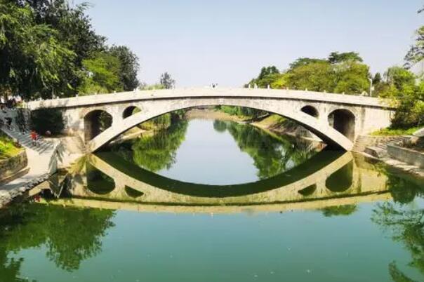 赵州桥建于哪个朝代?隋朝(是至今保存最完整的石拱桥)