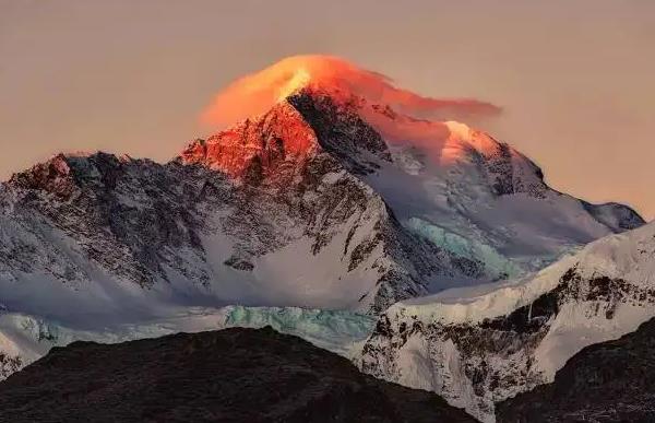 珠穆朗玛峰高多少米：截止2022年是8848.86米，还在长高
